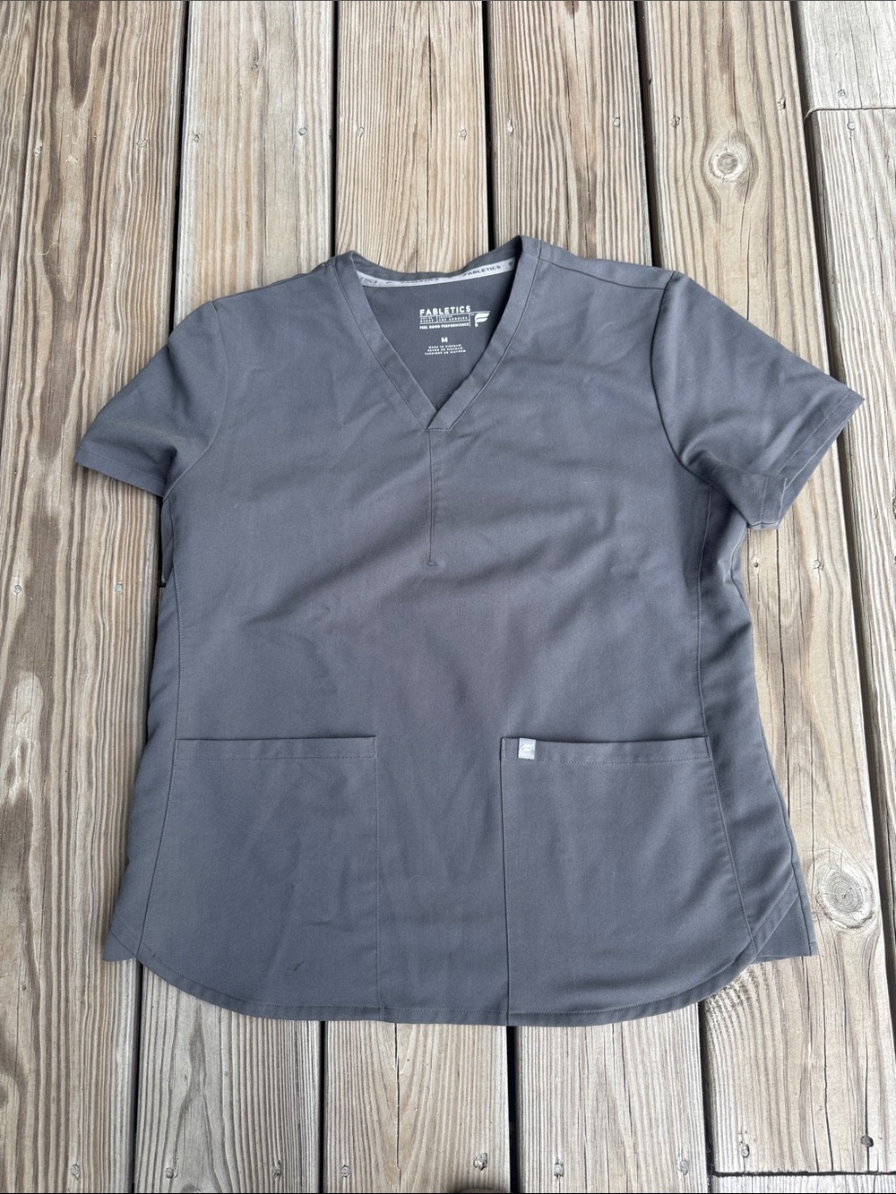 Fabletics Women’s Method 2-Pocket Scrub Top Medium
